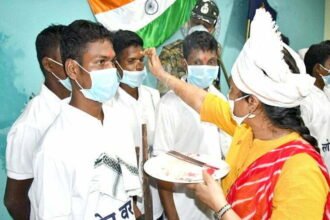 Big news: 16 Naxalites from two districts surrendered