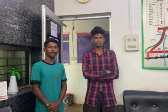 Controversy over mobile theft during drinking, neighboring youths brutally murdered middle-aged, son also threatened, accused arrested