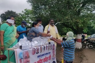 Distributed fruits to the patients of Shastri Hospital, food to the poor…. Bhilai City District Congress celebrated CM Bhupesh Baghel's birthday in this way