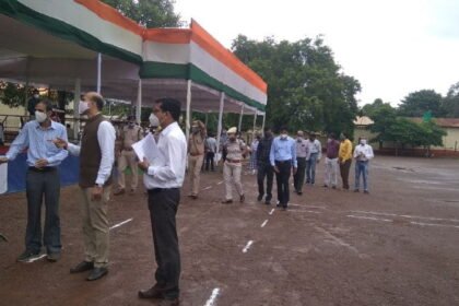 Collector and SP took stock of preparations in police line