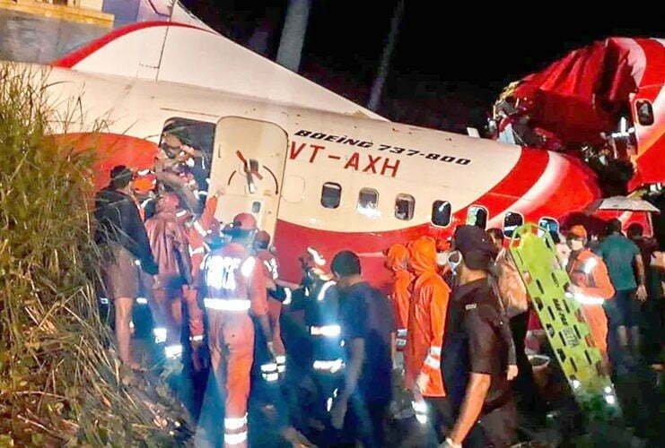 Slippery plane collapsed due to wet runway