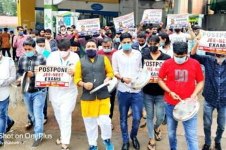 Youth Congress on the road to postpone NEET, JEE exam…. Performed with a plate drenched in heavy rain