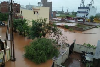 The city was flooded by 48 hours of rain…. Temperature drop…. The colonies were inundated…. See photos of Bhilai