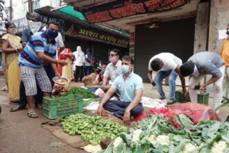 Business not allowed on Rakshabandhan: Bhilai Chamber protests in a unique way, stating its compulsion by selling vegetables