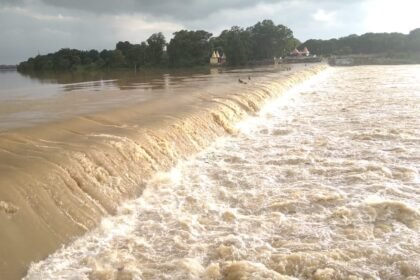 The weather was pleasant due to the incessant rains, the tourist fair on Shivnath river…. Jungle rains flood the river