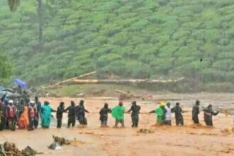 केरल के मुन्नार में लगातार तीन दिन से बारिश के बाद बड़ा भूस्खलन, चाय बागानों में काम करने वाले मजदूर फंसे, 5 की मौत