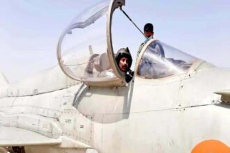 वायुसेना प्रमुख भदौरिया फ्रंटलाइन एयर बेस के दौरे पर, मिग -21 में भरी उड़ान