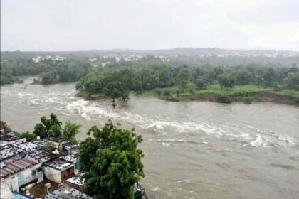 मध्यप्रदेश में बाढ़ से स्थिति खराब, पीएम मोदी से सीएम शिवराज ने की बात