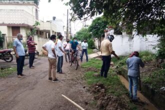 Watching the sanitation system, commissioner cycled 10 km