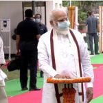 प्रधानमंत्री नरेंद्र मोदी राजघाट पहुंचे, राष्ट्रीय स्वच्छता केंद्र का किया उद्घाटन