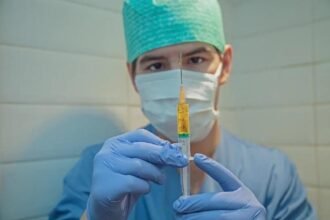 वैज्ञानिकों की चिंता: टीका आने के बाद भी जीवन पहले जैसा होना मुश्किल है