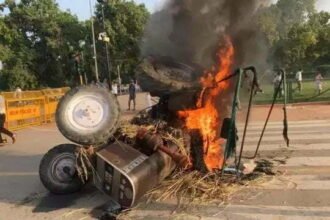 Boil on agricultural laws…. Demonstrators set fire to tractor on Rajpath in Delhi