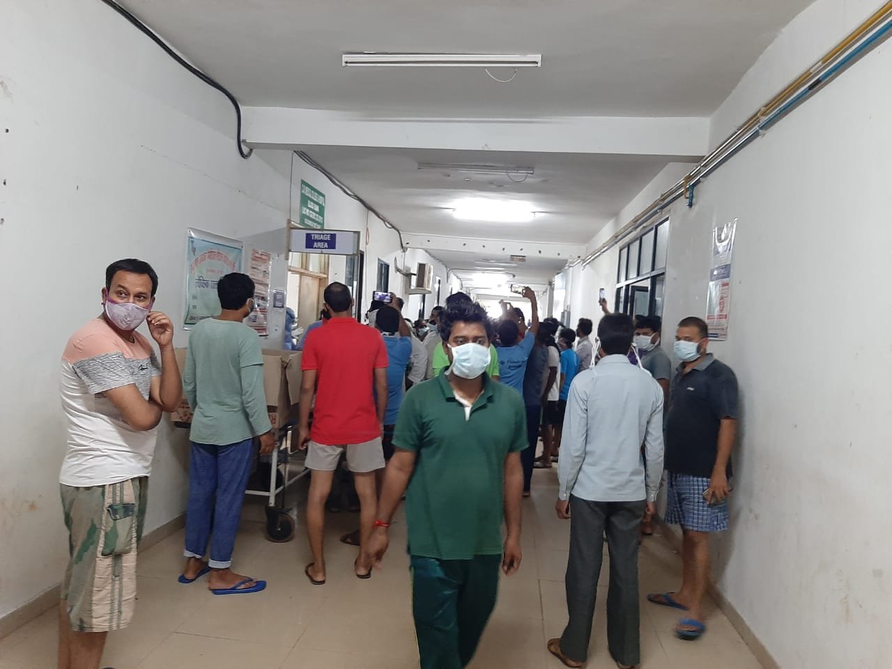 Uproar by patients over poor food and order in Kovid Center, Kachandur, doctors are coming once in two days