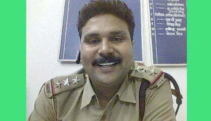 A brilliant example of awareness among the corona infection… Supaela police station incharge Gopal Vaishya is making people aware through songs