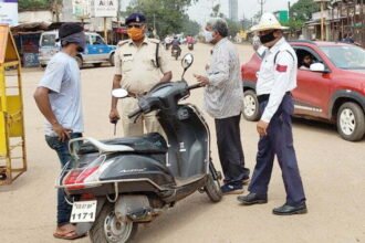Strict action is being taken on the drivers who violate the lockdown