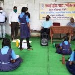 ना फोर जी, ना इंटरनेट, सामान्य मोबाइल कॉल से जारी बच्चों को पढ़ाना