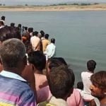 चंबल नदी में 30 लोगों से भरी नाव पलटी, 20 को बचाया गया, 10 लापता