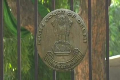 वैक्सीन पॉलिसी पर बोला दिल्ली हाईकोर्ट, 80 साल वाले देश को आगे नहीं ले जाएंगे, युवाओं को दें प्राथमिकता