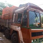 Commission agent Akash Ganga caught selling tomatoes in vegetable market