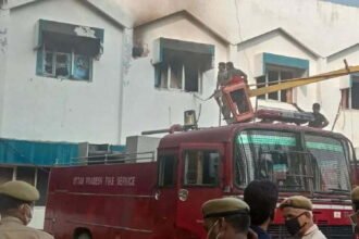 डीजल रेल इंजन कारखाने में लगी भीषण आग, करोड़ों का नुकसान