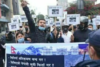 चीनी कब्जे के खिलाफ नेपाल में सड़कों पर उतरे लोग, केपी ओली की नहीं खुल रही जुबान
