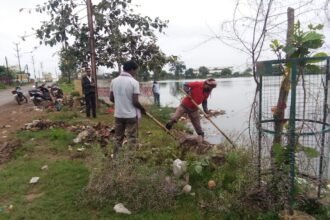 Dirt spread after statue immersion