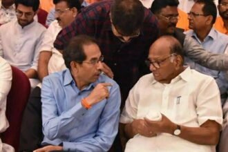 संसद में घमासान के बीच पवार-ठाकरे को आयकर का नोटिस, चुनावी हलफनामे पर सवाल