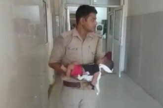 ट्रैक पर 3 महीने के बच्चे को रखकर ट्रेन के सामने कूदी महिला, जानें दो सिपाहियों ने कैसे बचाई जान