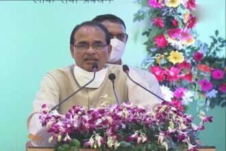 किसानों को सीएम शिवराज की सौगात, बिना ब्याज मिलेगा ऋण, सहकारी बैंकों को सौंपे 800 करोड़ रुपये