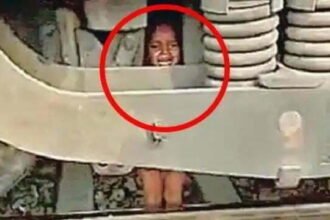 भाई ने खेल-खेल में ट्रेन के आगे मासूम को फेंका, वायरल वीडियो में देखिए कैसे बची जान