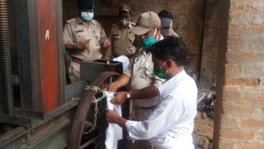 वन मंडल रायगढ़ में हफ्ता भर में एक आरा मिल तथा एक फर्नीचर मार्ट सील : वन विभाग का सघन अभियान निरंतर जारी