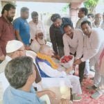 Chief Minister's father Nandkumar Baghel arrives at residence