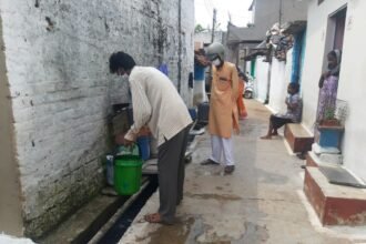 To protect against dengue, the corporation team sprayed Temifos