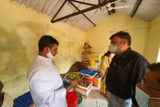 Mayor and MLA Devendra Yadav who reached the cow dung