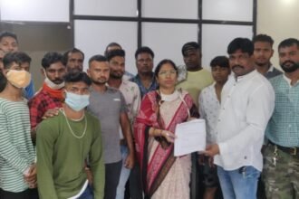 भिलाई जिला कांग्रेस अध्यक्ष श्रीमती तुलसी साहू के नेतृत्व में किसान विरोधी काले कानून को रद्द करने की मांग की, चलाया हस्ताक्षर अभियान