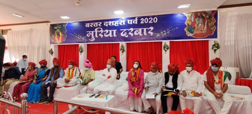CM Baghel opened the box of gifts in the Muria court