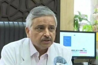 एम्स निदेशक ने चेताया, बाजारों में घूमने और मास्क न लगाने वाले कर रहे बड़ी चूक