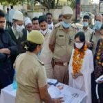 बीएससी की छात्रा बनी एक दिन की विधायक, लगाया जनता दरबार, महिला अस्पताल पहुंचकर जाना मरीजों का हाल Download Amar Ujala App for Breaking News in Hindi & Live Updates. https://www.amarujala.com/channels/downloads?tm_source=text_share