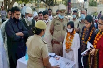 बीएससी की छात्रा बनी एक दिन की विधायक, लगाया जनता दरबार, महिला अस्पताल पहुंचकर जाना मरीजों का हाल Download Amar Ujala App for Breaking News in Hindi & Live Updates. https://www.amarujala.com/channels/downloads?tm_source=text_share