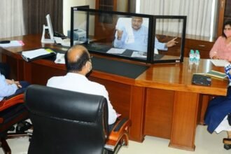 Agriculture Minister Ravindra Chaubey took a meeting of Vice Chancellors and officials in-charge