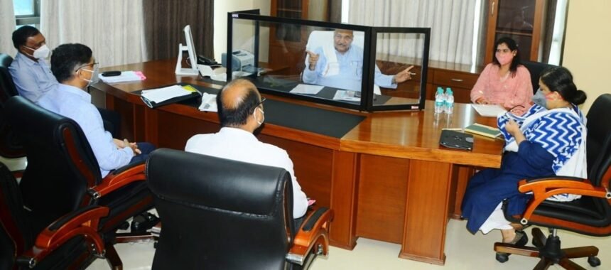 Agriculture Minister Ravindra Chaubey took a meeting of Vice Chancellors and officials in-charge