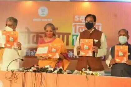 बिहार चुनाव: आयोग ने कहा- कोरोना वैक्सीन का वादा नहीं है आचार संहिता का उल्लंघन