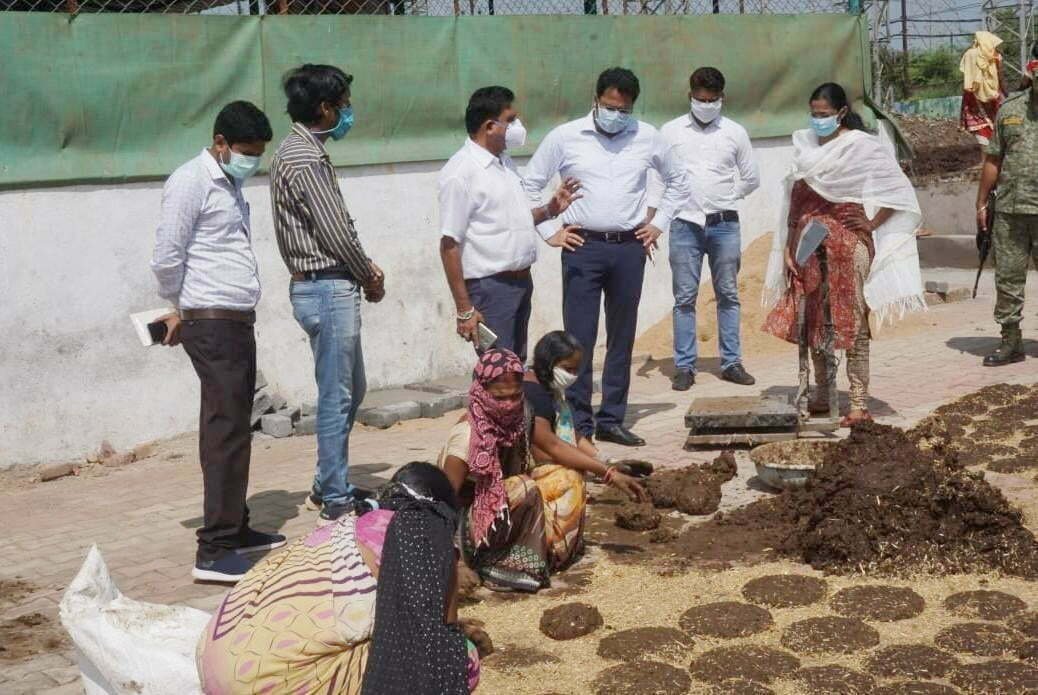 Good initiative of Bhilai Corporation: use of cow dung condes in Muktidham