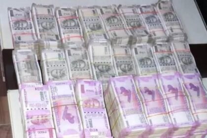 चुनाव के समय आयकर के छापे से गरमाई राजनीति, नल-जल योजना के ठेकेदारों से बरामद हुए 2.28 करोड़ रुपये