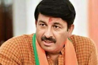 बाल-बाल बचे मनोज तिवारी, ATC से सम्‍पर्क टूटने के बाद हेलीकॉप्‍टर की कराई गई इमरजेंसी लैंडिंग