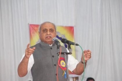 गुजरात के उप मुख्यमंत्री नितिन पटेल ने कहा- महबूबा मुफ्ती को परिवार के साथ पाक चले जाना चाहिए