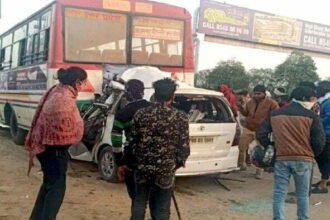 Traumatic accident on Yamuna Expressway ... Innova entered bus