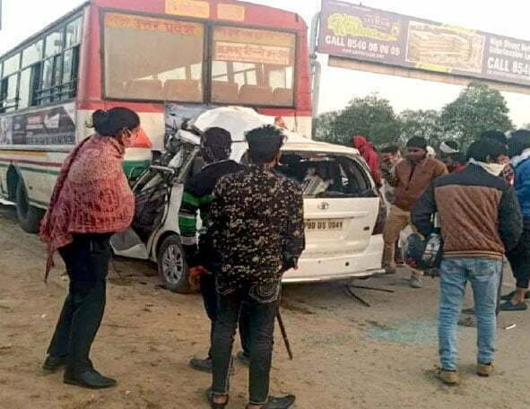 Traumatic accident on Yamuna Expressway ... Innova entered bus