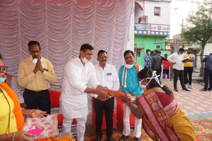 On Mitanin Day, Mayor and MLA Devendra Yadav honored Mitanan women