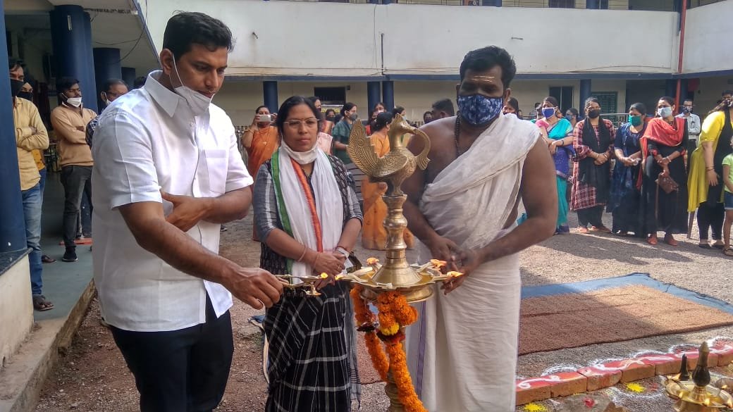 Mayor Devendra Yadav did Bhoomipujan for construction of